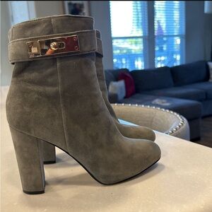 Elegant Grey Suede Ankle Boots